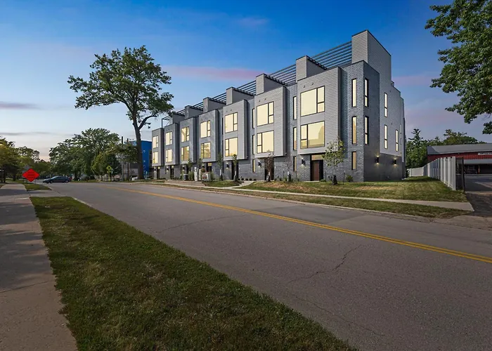 New Modern Townhome With Rooftop Patio Townhouse