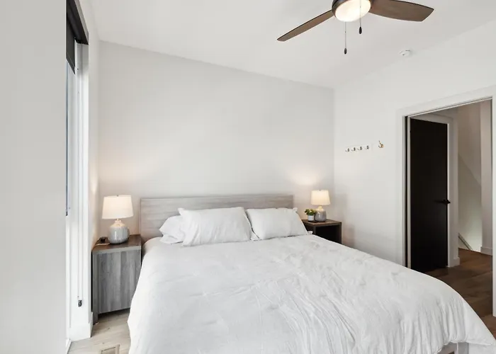 New Modern Townhome With Rooftop Patio Townhouse
