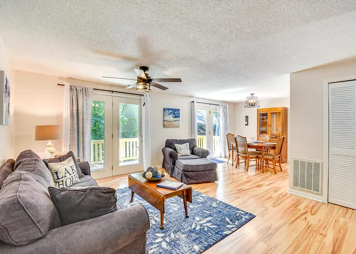 Wooded Keowee Key Retreat Near Golf & Trails