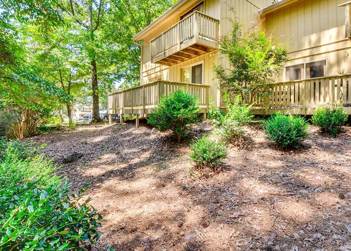 Wooded Keowee Key Retreat Near Golf & Trails