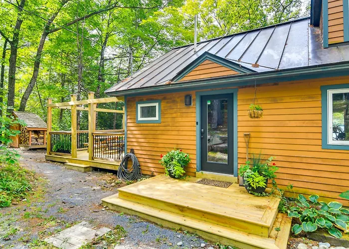 Beautiful Embden Pond Cabin W/ Dock & Kayaks!