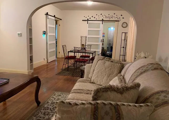 Comfortable 2-Bdrm Spacious Home With Wifi & Patio