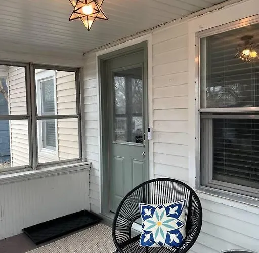 Cedar Street Retreat - Heart Of Aksarben!
