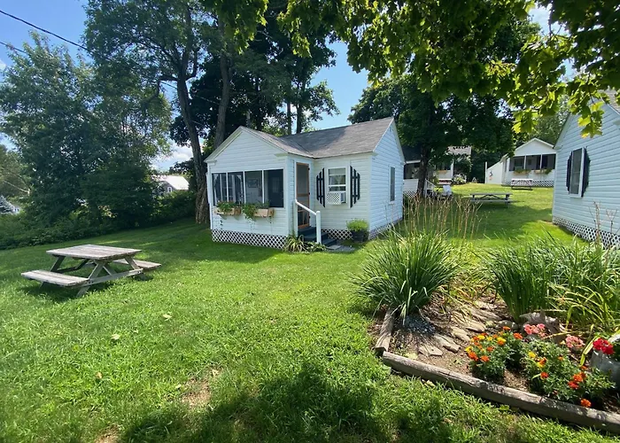 Bar Harbor Cottages & Suites