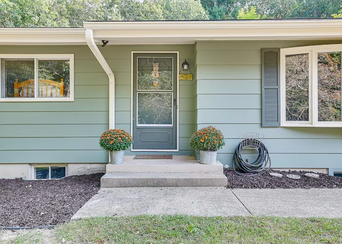 Four-Season Home On Scenic Bluff Country Acreage!