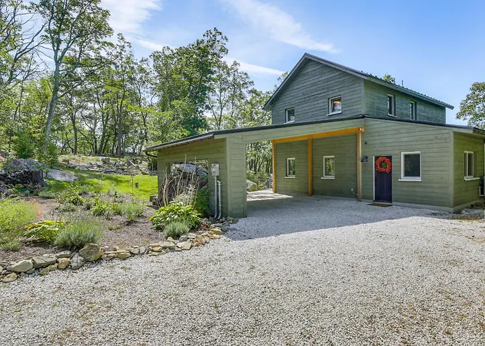'The Glabin': Garrison Gem W/ Hot Tub & Fire Pit