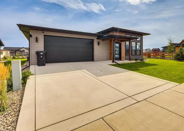 Stylish Montana Vacation Rental W/ Private Hot Tub