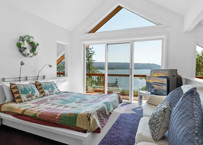Amazing Grace - Fireplace, Jet Tub, Deck, Lake View