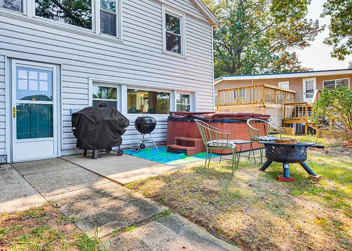 Lakefront Cabin W/ Patio In Havana!