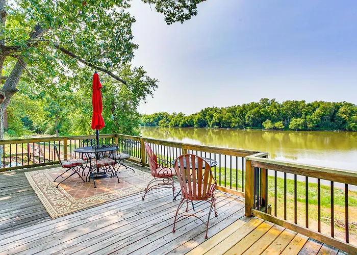 Lakefront Cabin W/ Patio In Havana!
