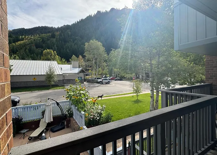Shadow Mountain Lodge