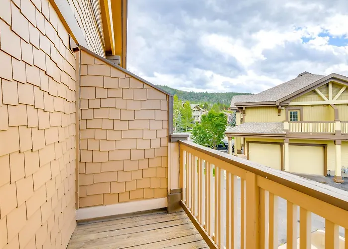 Condo W/ Mtn View < 1 Mi To Steamboat Resort!