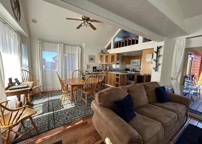 Modern Ocean Cabin 27 Stylish Kitchen & Jacuzzi