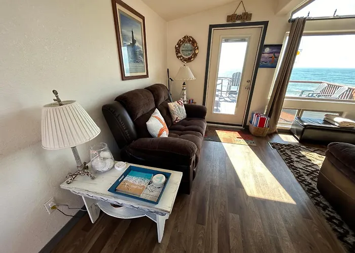 Ocean Front Cabin 14 W Jacuzzi & Gorgeous Views