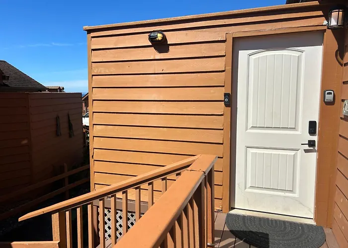 Ocean Cabin 22 W Private Hot Tub Pet Friendly