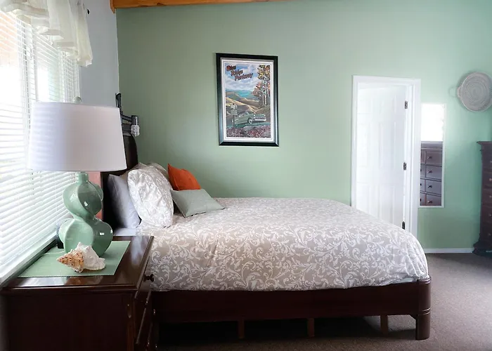 Riverview Cozy Home By The River
