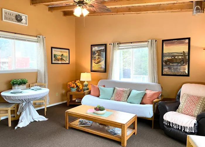 Riverview Cozy Home By The River