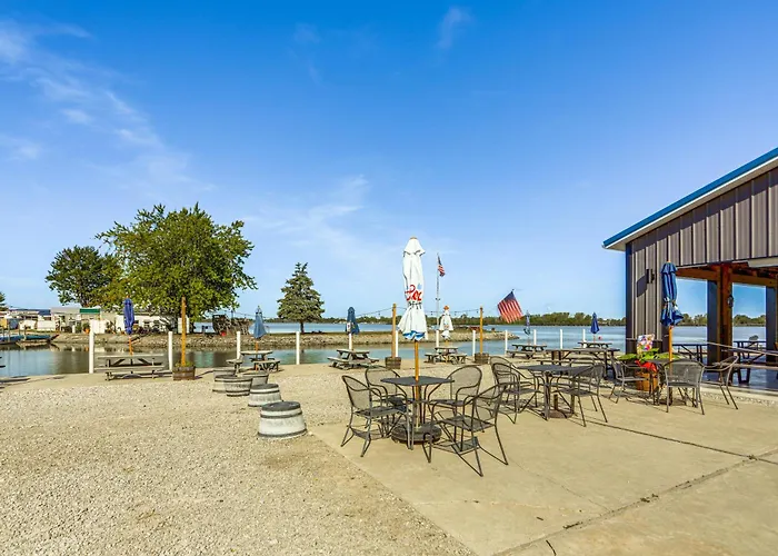Waterfront Port Clinton Cottage: 5 Mi To Lake Erie