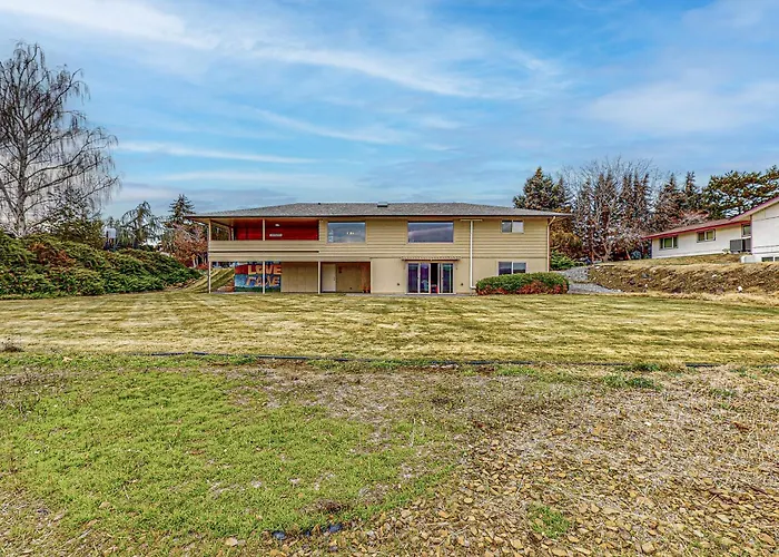 Waterfront Gem W/ Furnished Patio! Columbia Vista