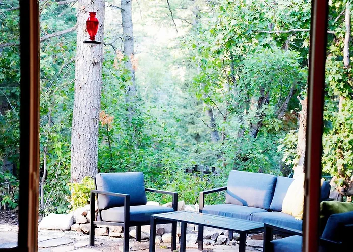 Cozy Cabin Retreat In Midway
