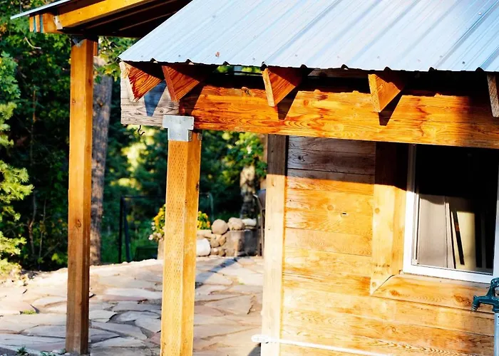 Cozy Cabin Retreat In Midway