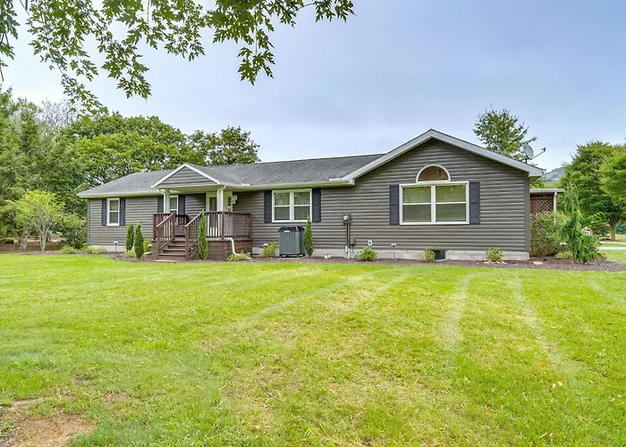 Mtn-View Escape W/ Large Yard In Duncansville!