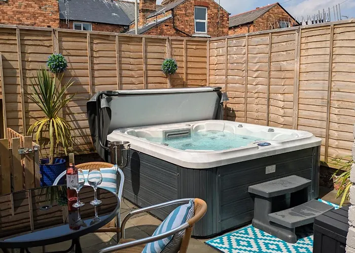 Seaside Escapes - With Relaxing Hot Tub!