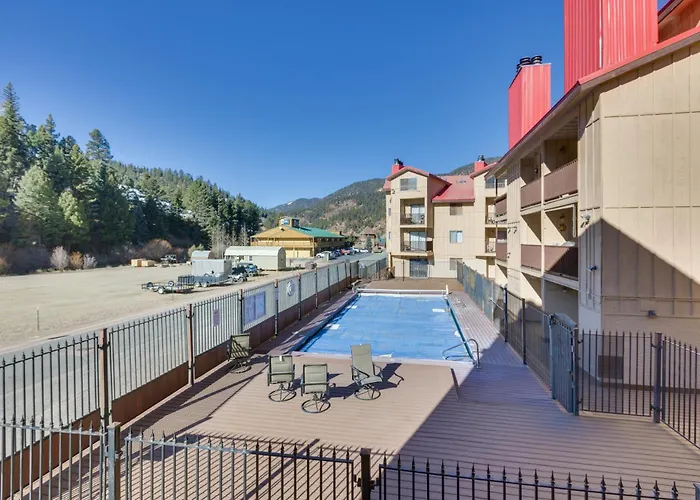 Ski-In Red River Retreat: Balcony, Mountain Views!