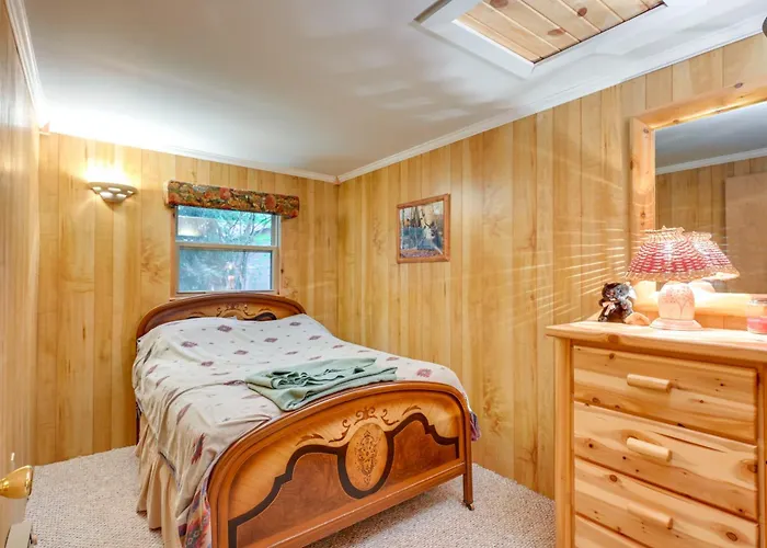 Harrison Cabin W/ Fire Pit & Elbow Lake Access!