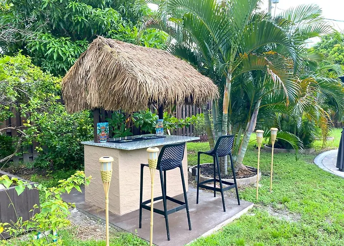 Cozy Coral Cottage With Tiki Hut, Mini Golf, Arcade And Grill