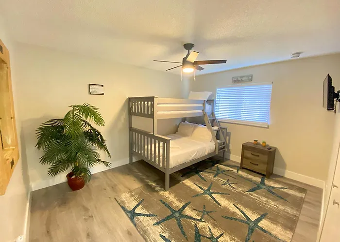 Cozy Coral Cottage With Tiki Hut, Mini Golf, Arcade And Grill