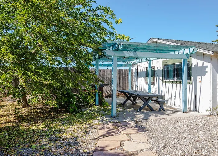 Den Street Cottage