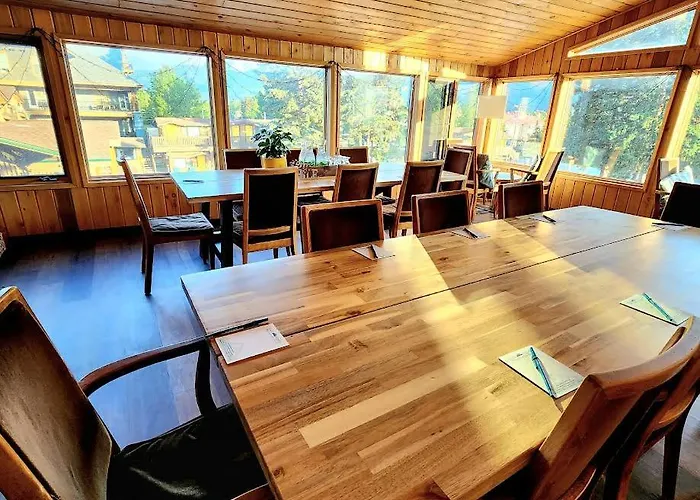 Rundle Mountain Lodge