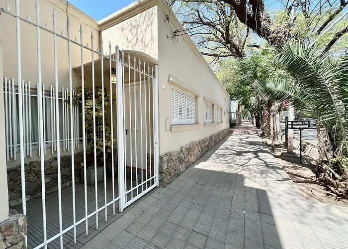 Amplia Casa En La 5Ta Seccion Ciudad Con Patio Y Parrilla