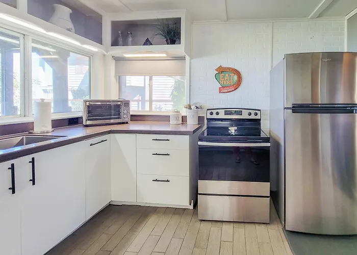 Cozy Coastal Retreat