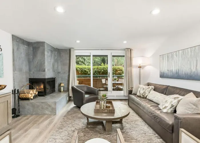 Riverfront Designer 2 Bedroom Walk To Gondola!