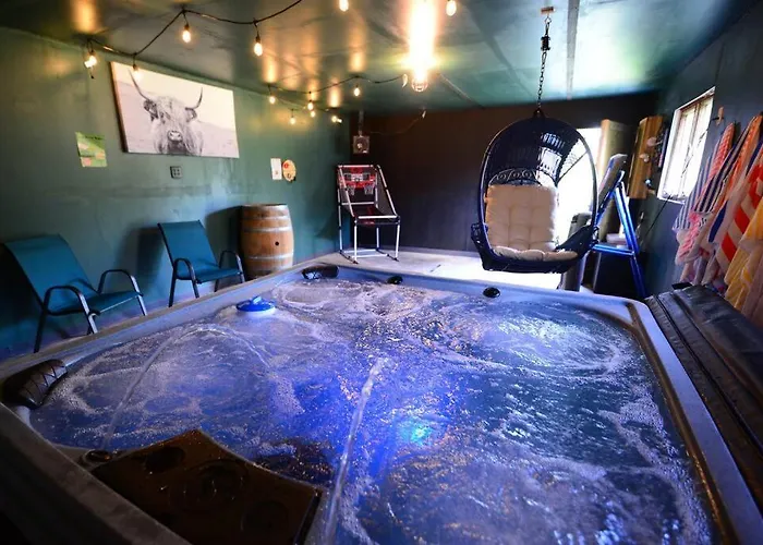 Cozy Cabin With Hottub At Cloverdale Cabins