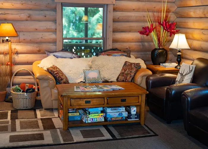 Private Forest Lodge Near Silverwood Theme Park - Sleeps 10