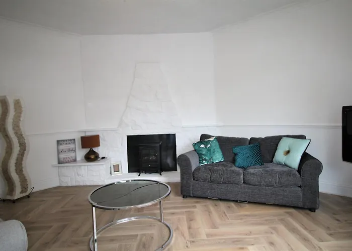 Whitley Bay House Sleeps 6 With Garden