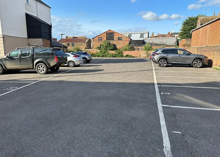 Jesticos,Truly Scumptious 1 Private Parking V Close, Reduced Fee