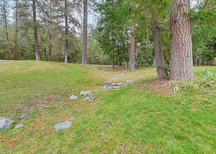 11 Mi To Cathedral Hills: Home W/ Wooded Views!