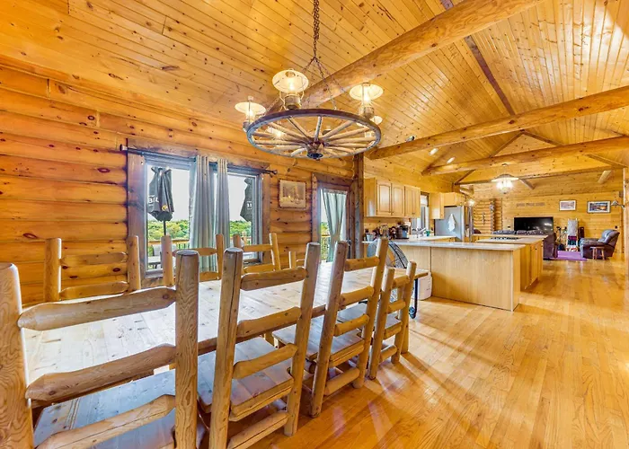 Fox River Luxury Estate: Pool, Sauna & Eagle Views