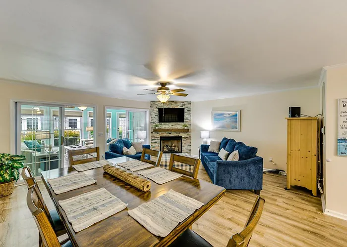 2 Mi To Rehoboth Beach Home With Sunroom!
