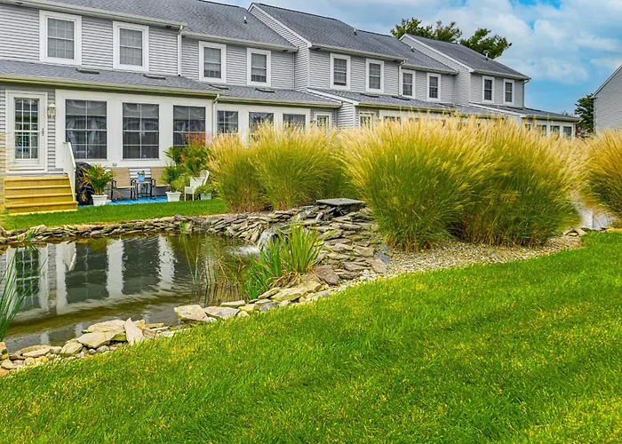 2 Mi To Rehoboth Beach Home With Sunroom!