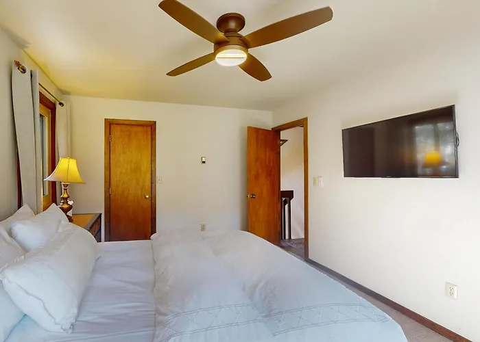 Remodeled Mountain-View Escape