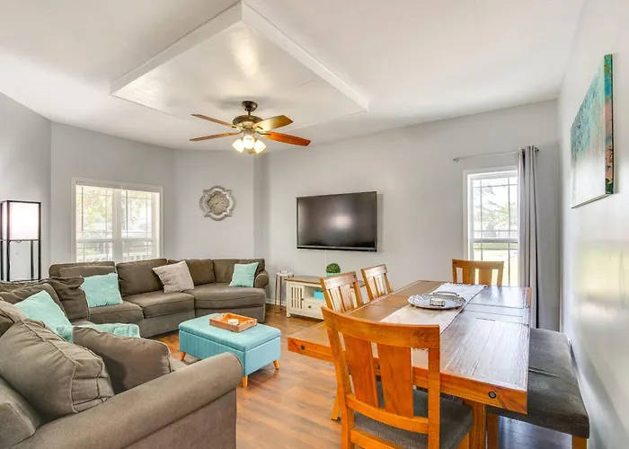 Walk To Dtwn Warrensburg: Cozy Family Home!