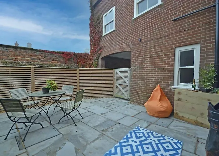 Tudorrose Townhouse - A New Unique Town Centre Home