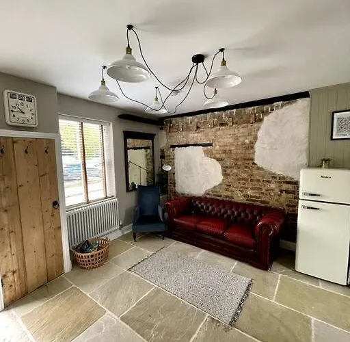 Tudorrose Townhouse - A New Unique Town Centre Home