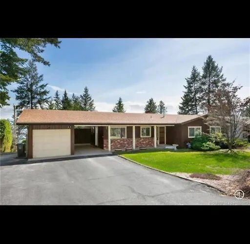 Spacious West Kelowna Home That Is Great For Family, Friends, Or Business Trip!