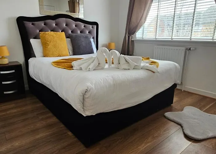 Silverburn New House With Free Parking And Nice Garden Glasgow